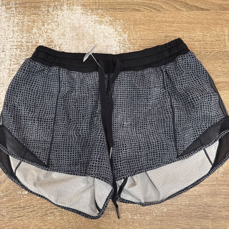 Lululemon - Women's Shorts : Black/White-women-6