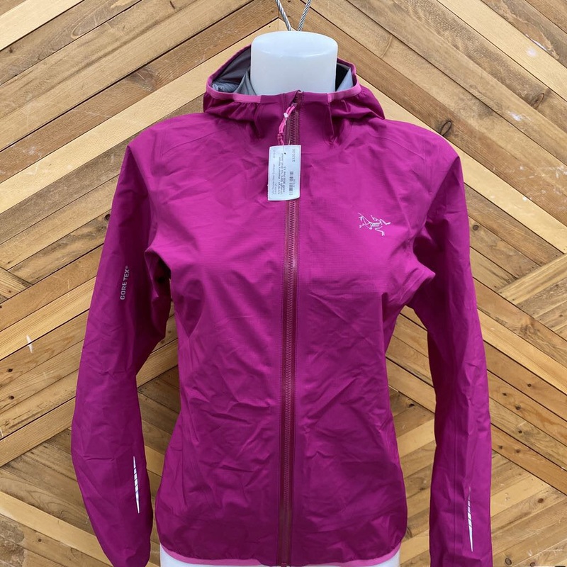 Arc'teryx - Women's Norvan Ultralight Gore-Tex Shell Jacket - MSRP $500: Pink-women-XS