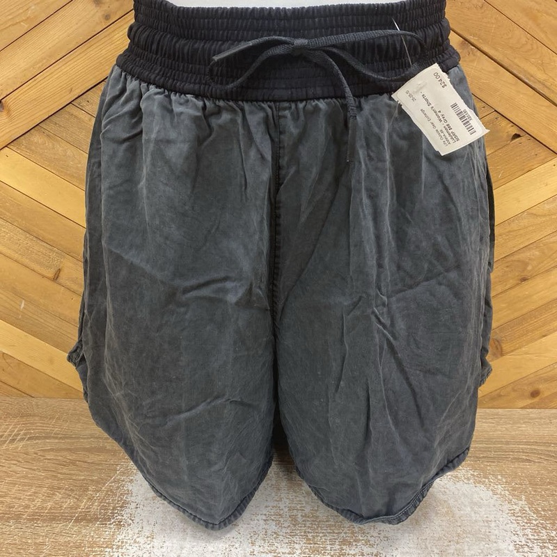 Lululemon - Women's Shorts - MSRP $68: Grey-women-4