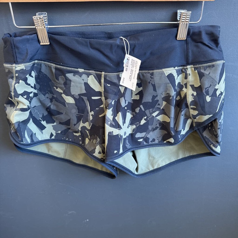 Lululemon - Women's Camo Activewear Shorts : Black / Green-women-6