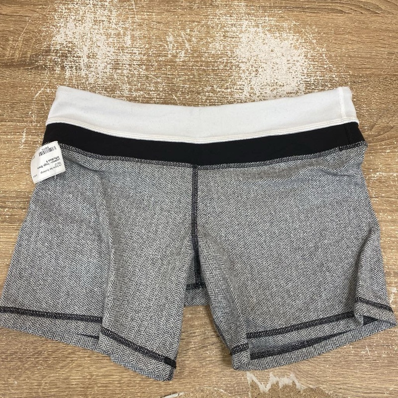 Lululemon - Yoga Shorts : White/Black-women-8