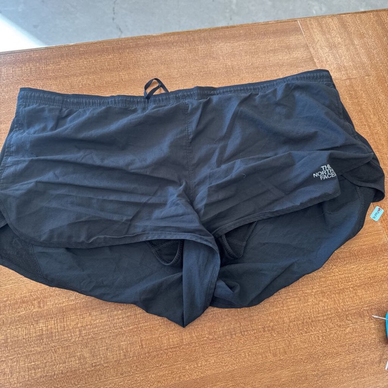 The North Face - Women's Shorts - MSRP $75: Black-women-LG